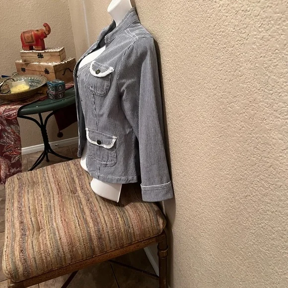 EUC Striped Soft  Denim Jacket w Lace Detail - Picture 4 of 12